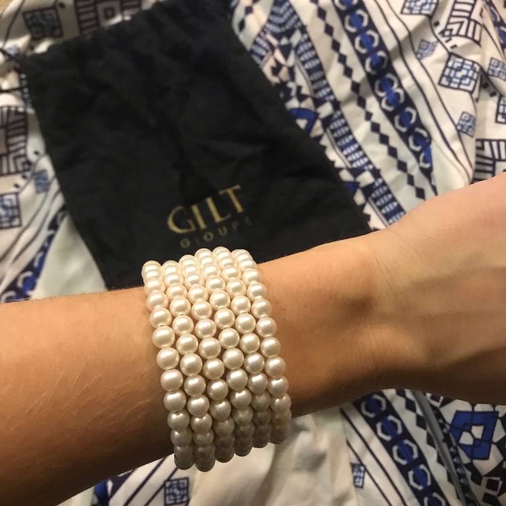 Gilt groupe pearl wrap bracelet